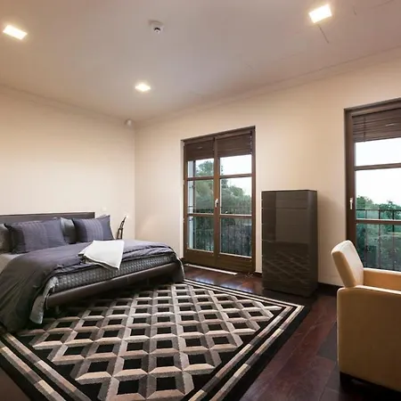 Sleeps 10 Pool Air Con Wifi 斯普利特