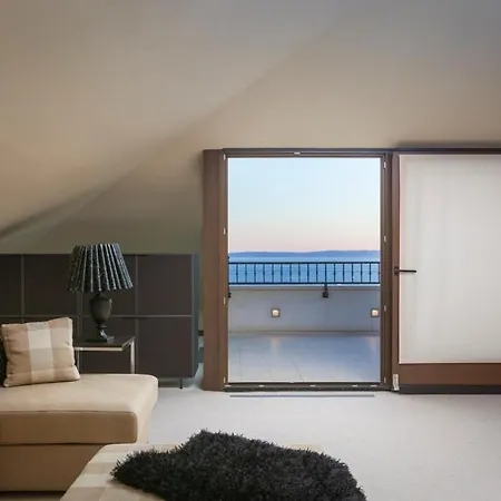 Sleeps 10 Pool Air Con Wifi